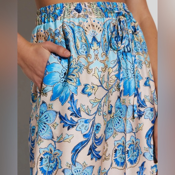 NWT 3 Piece Alani Satin Paisley Komono, Crop Top & Wide Leg Pants |Size Medium - Picture 8 of 14